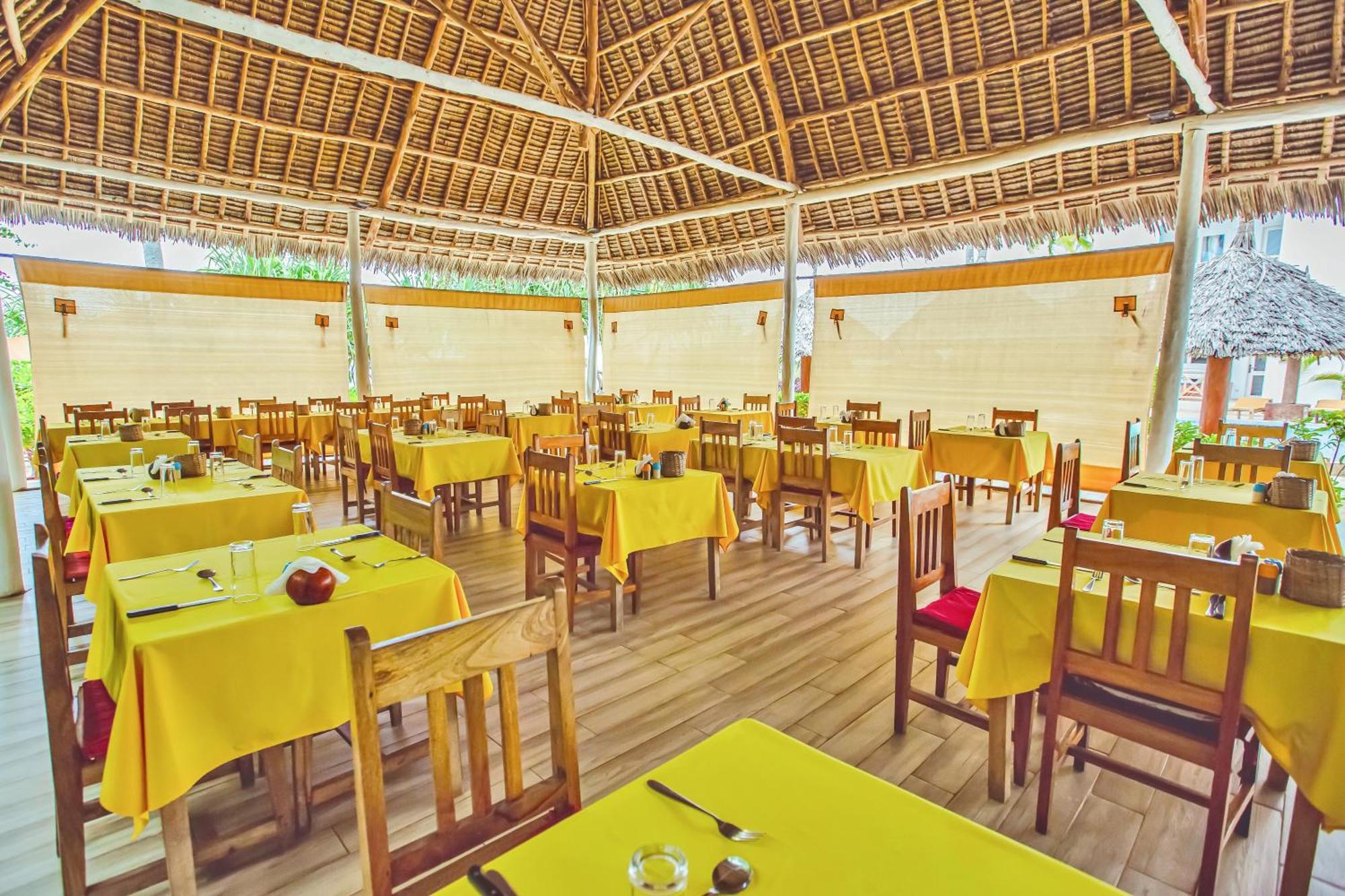 Ahg Sun Bay Mlilile Beach Hotel Матемве Экстерьер фото