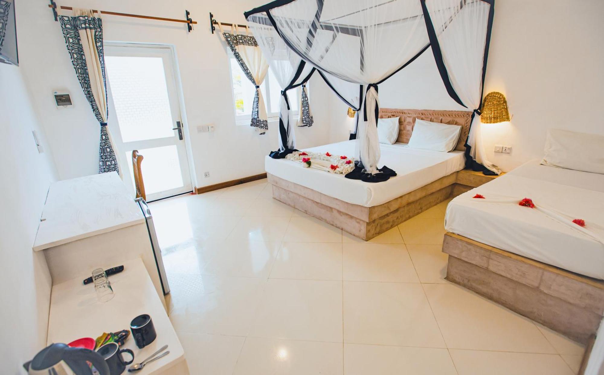 Ahg Sun Bay Mlilile Beach Hotel Матемве Экстерьер фото