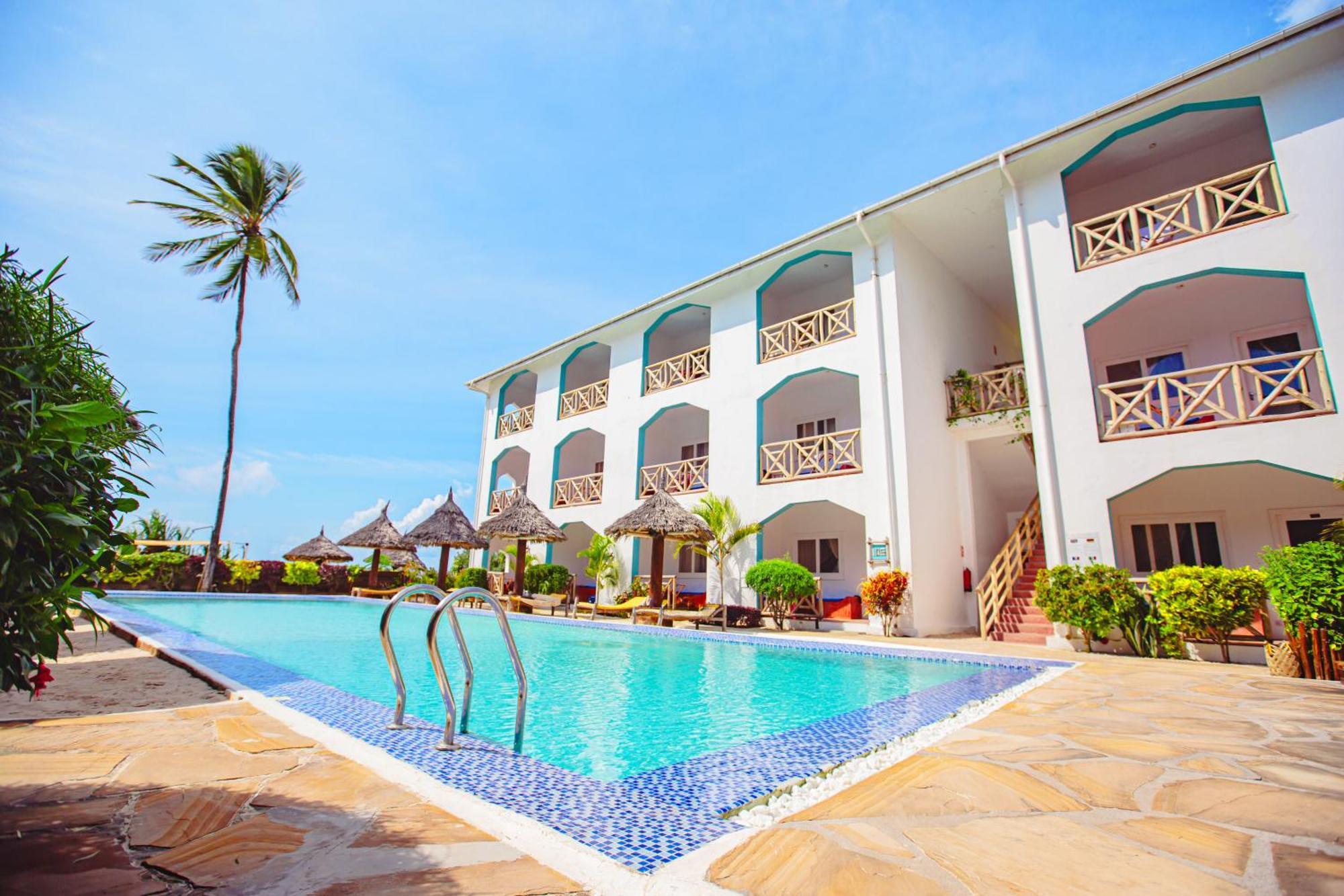 Ahg Sun Bay Mlilile Beach Hotel Матемве Экстерьер фото