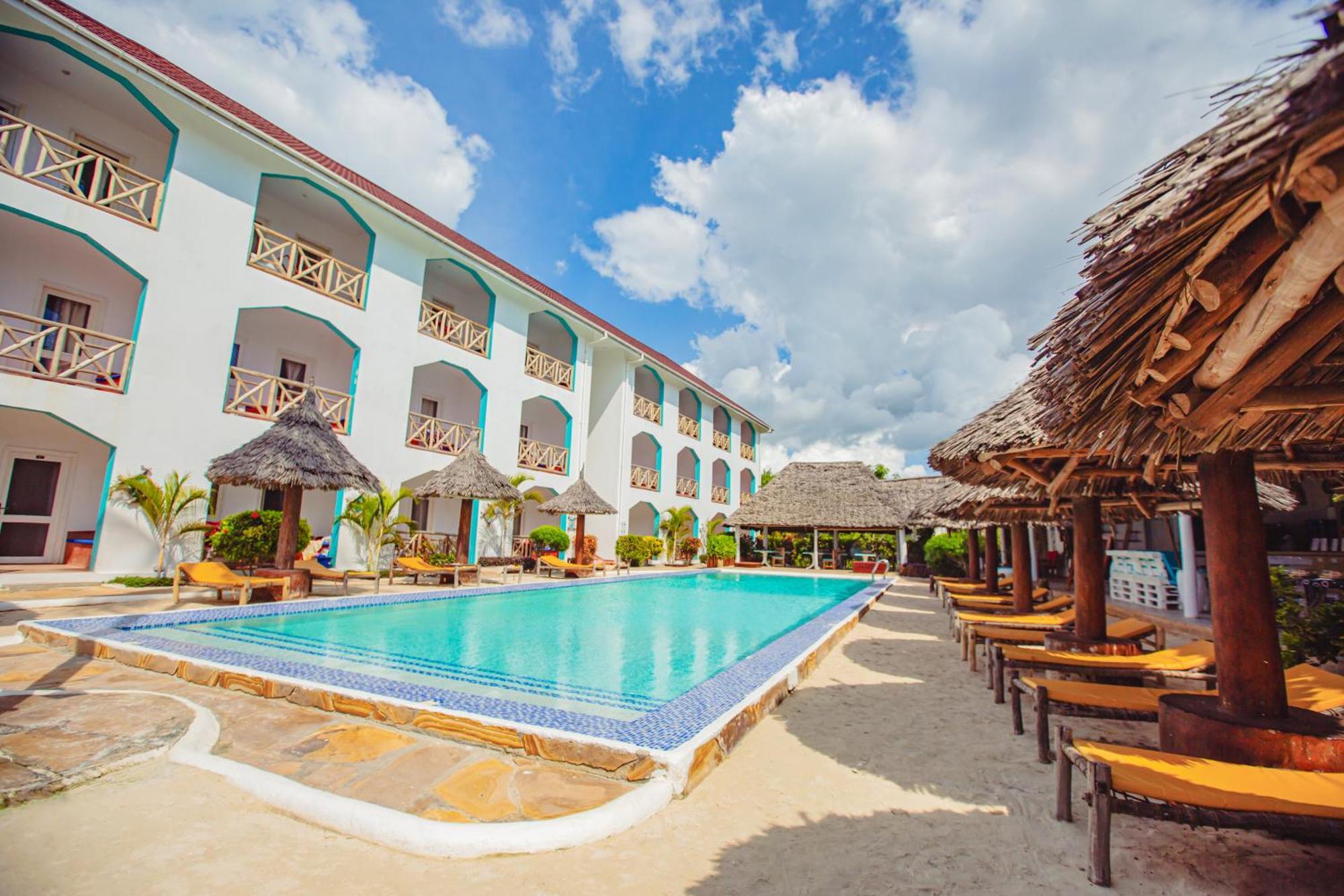 Ahg Sun Bay Mlilile Beach Hotel Матемве Экстерьер фото