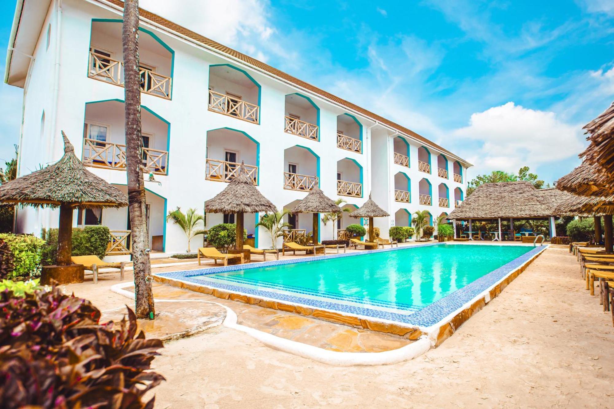 Ahg Sun Bay Mlilile Beach Hotel Матемве Экстерьер фото