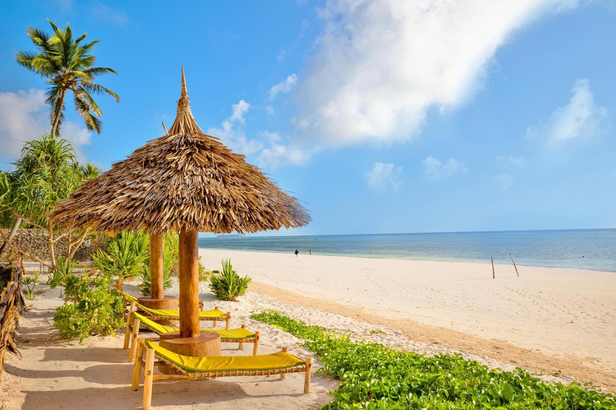 Ahg Sun Bay Mlilile Beach Hotel Матемве Экстерьер фото