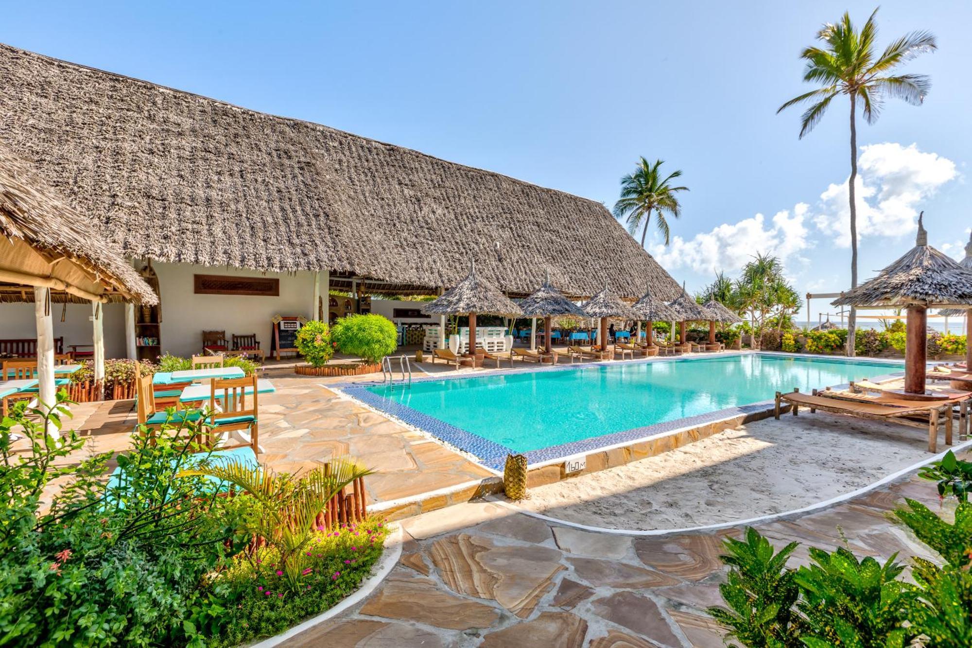 Ahg Sun Bay Mlilile Beach Hotel Матемве Экстерьер фото