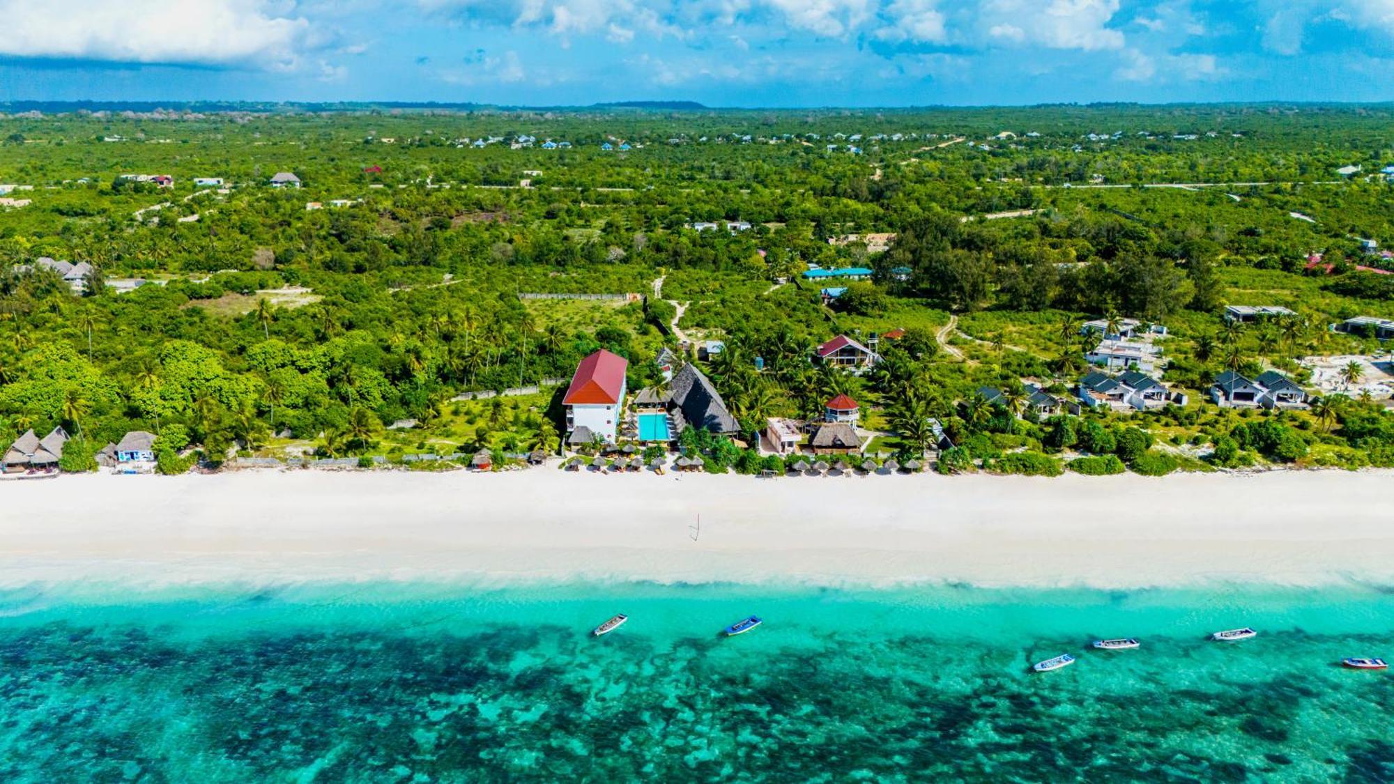 Ahg Sun Bay Mlilile Beach Hotel Матемве Экстерьер фото