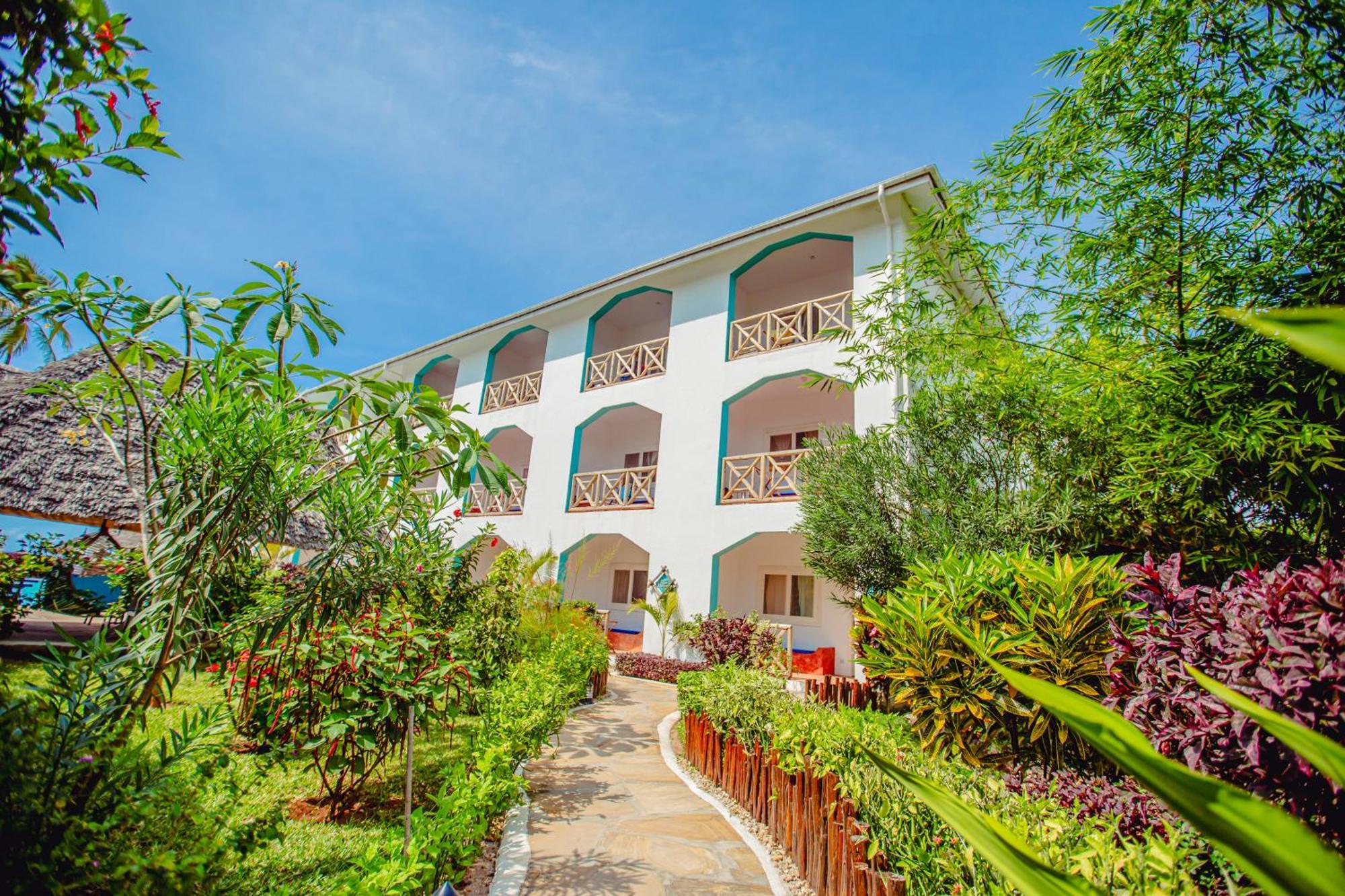 Ahg Sun Bay Mlilile Beach Hotel Матемве Экстерьер фото